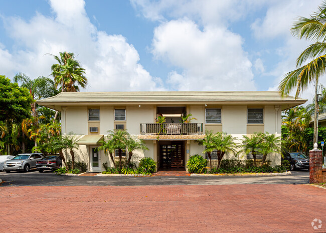 Front Entrance - Gardens of Pinecrest