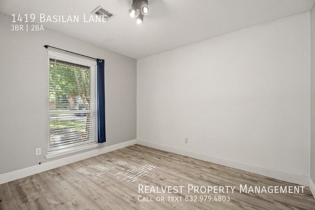 Building Photo - 1419 Basilan Ln