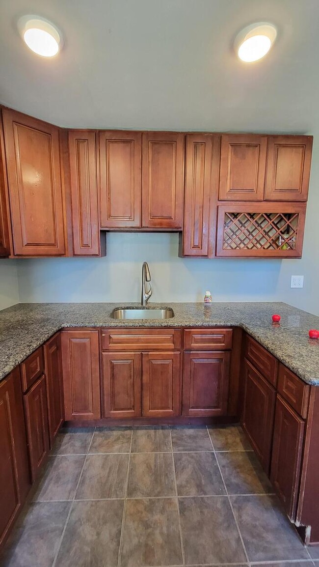 Building Photo - Beautifully remodeled and pet friendly