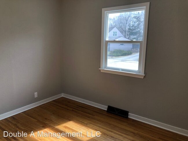 Building Photo - 2 br, 1 bath House - 121 Prince St.
