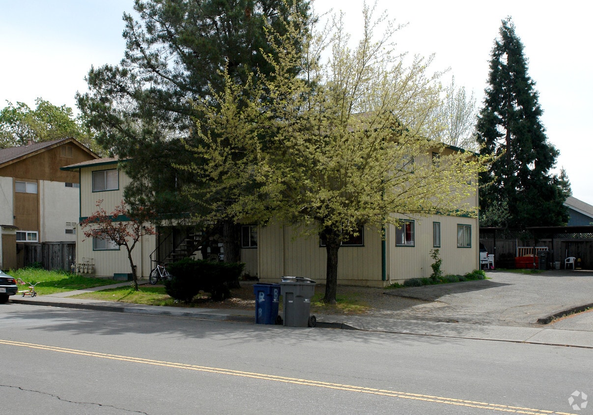 Building Photo - 416 March Ave