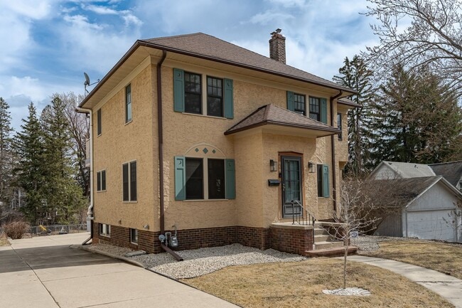 Building Photo - 3 Bed, 1.5 Bath Home for Rent – Historic S...