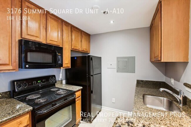 Foto del edificio - 3176 Summit Square Dr