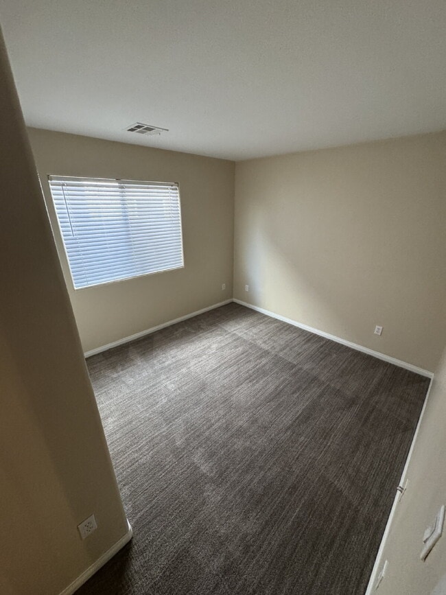 Foto del edificio - 4 Bed, 3 Bath with Bed down