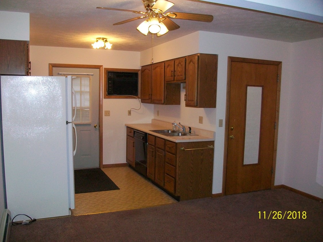 Kitchen - 102 Maple Ave