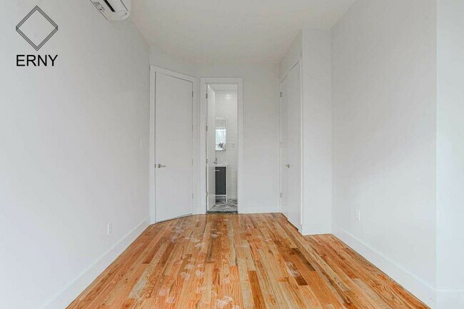 Foto del edificio - 351 E 26th St