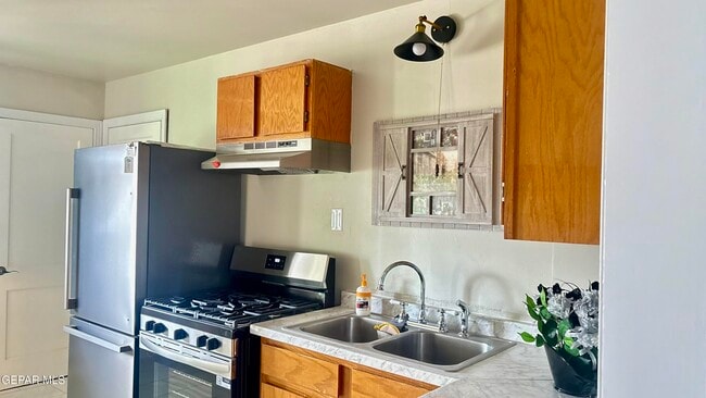 Building Photo - 5133 Pikes Peak Dr