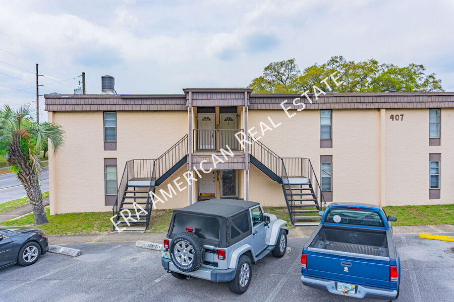 Primary Photo - 405 Marshall Ct
