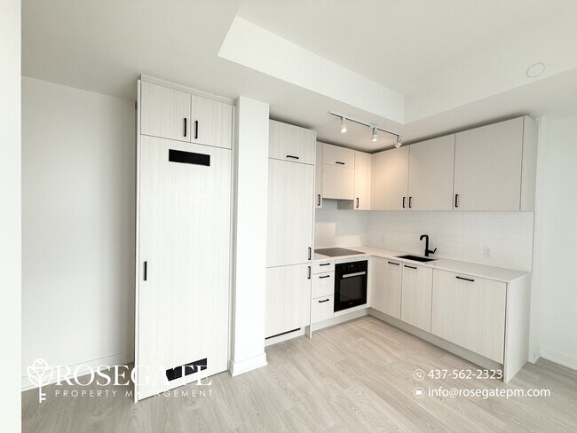 Photo du bâtiment - Modern 1-Bedroom Condo with Private Balcony & Premium Amenities – North York