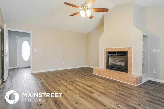 Foto del edificio - 305 Trestlewood Ln