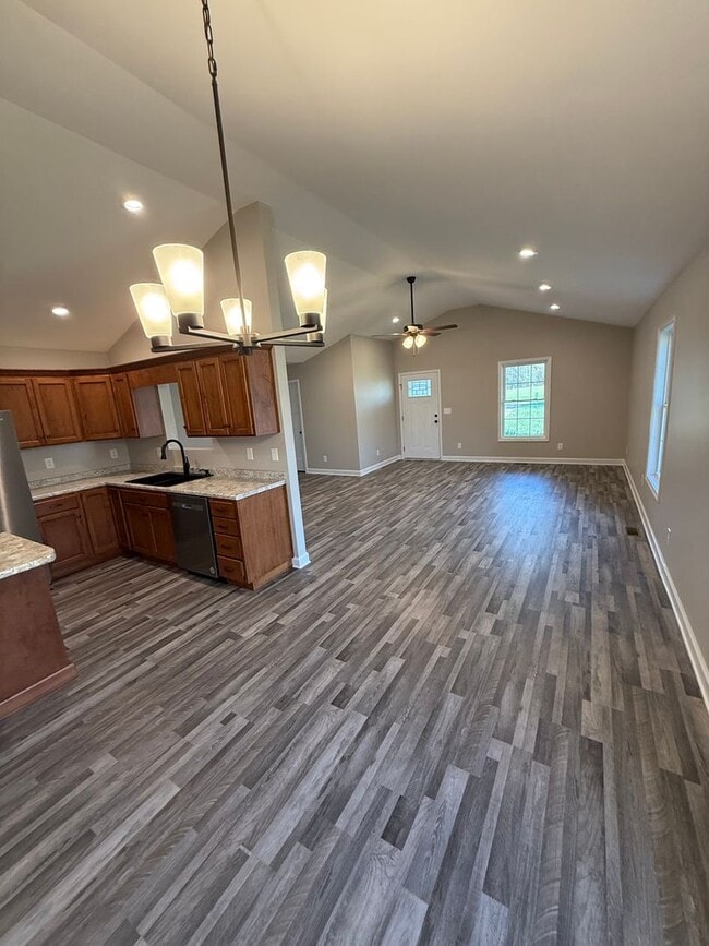 Foto del edificio - 3 Bed/2 Bath House with 2 Car Garage (NEW ...