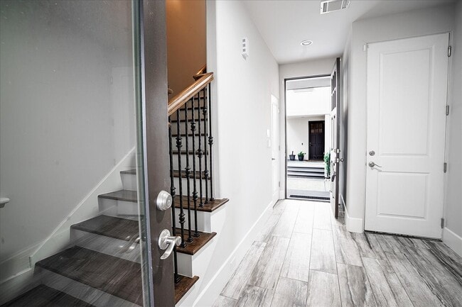 Building Photo - 5648 Larkin St