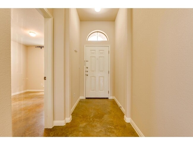 Foto del edificio - 4504 Halliday Ave