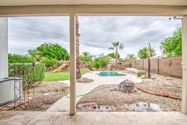 Building Photo - 3938 E San Pedro Ave