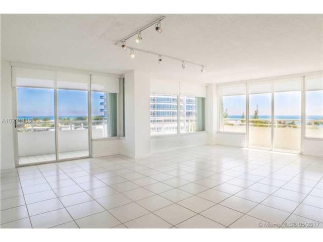 Building Photo - 400 S Pointe Dr