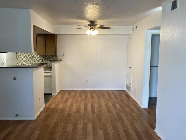 Foto del edificio - 14443 E Jewell Ave