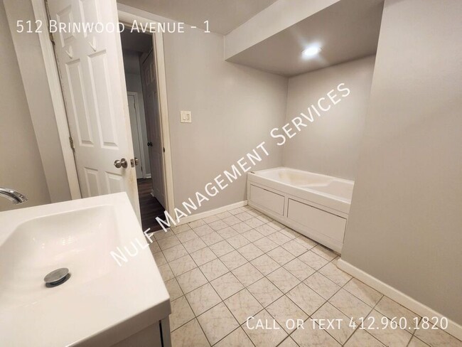 Foto del edificio - 2 Bed, 2 Bath unit in Carrick/Brentwood