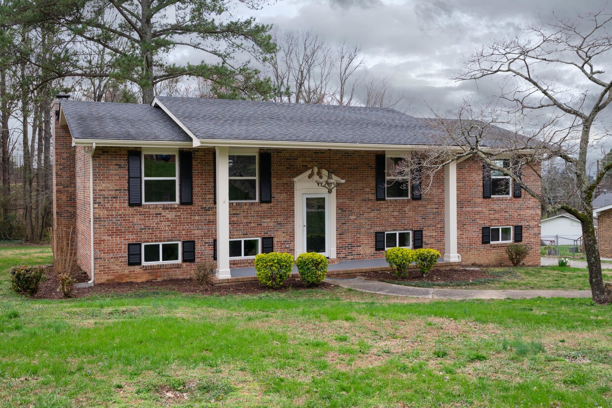 2123 Colonial Pkwy Dr, Chattanooga, TN 37421 House Rental in Chattanooga, TN