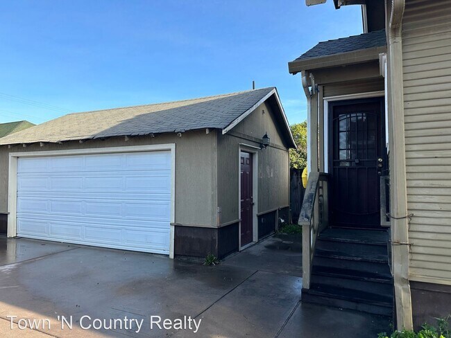 Building Photo - 1 br, 1 bath House - 119 Elm St., Unit B