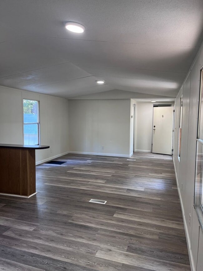 Building Photo - 21341 Crawford Lake Rd