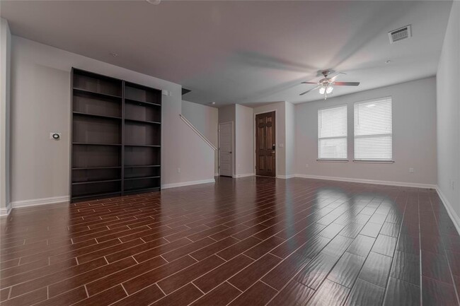 Foto del edificio - 13800 Lyndhurst St