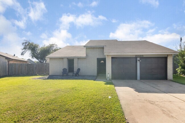 Foto del edificio - 15535 Evergreen Pl Dr