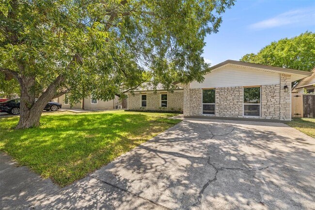 Building Photo - 1111 Spearson Ln
