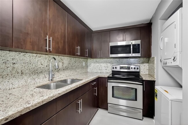 Foto del edificio - 10000 NW 80th Ct