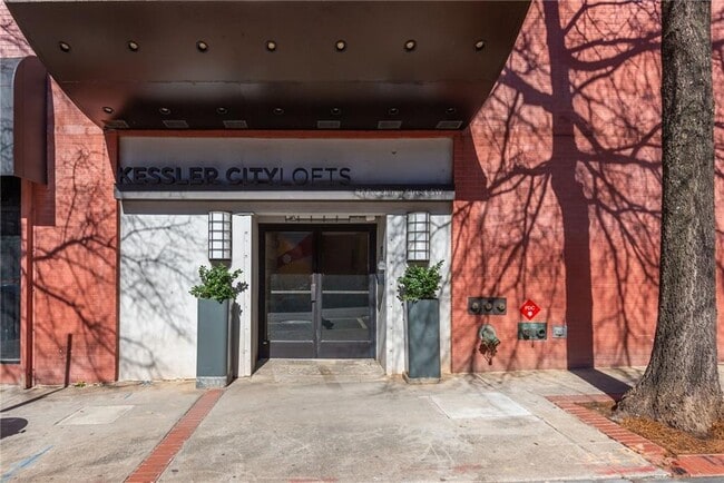 Building Photo - 87 Peachtree St SW