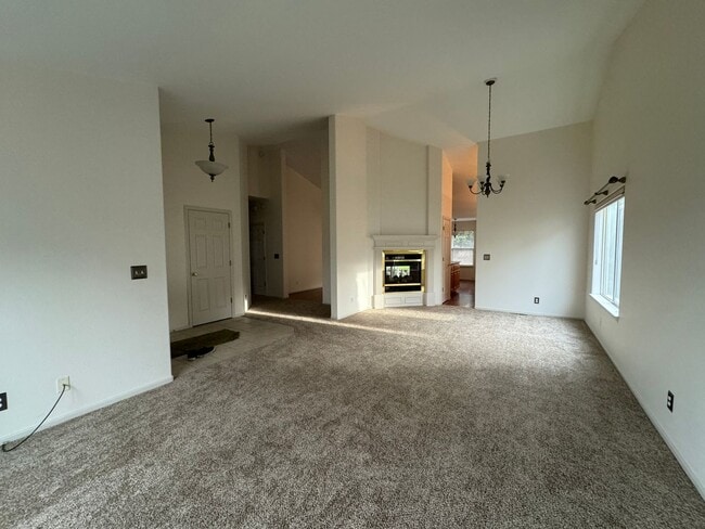 Building Photo - 3 bedroom 2 bath home in Sutherlin