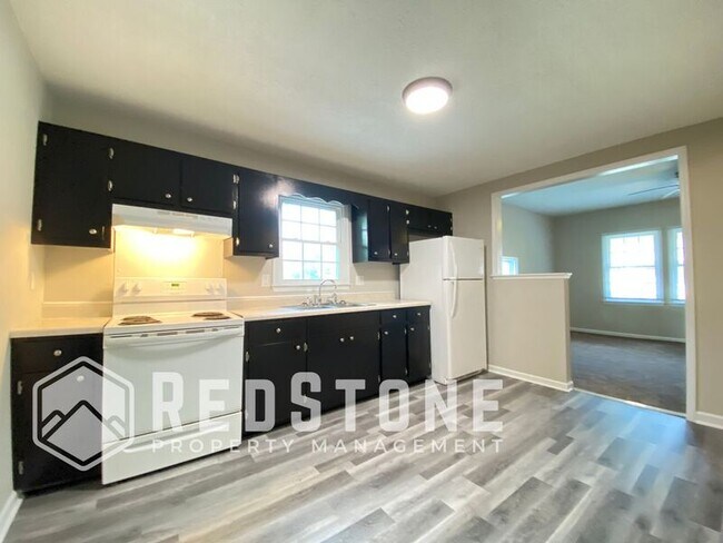 Building Photo - 446 Avon Ave