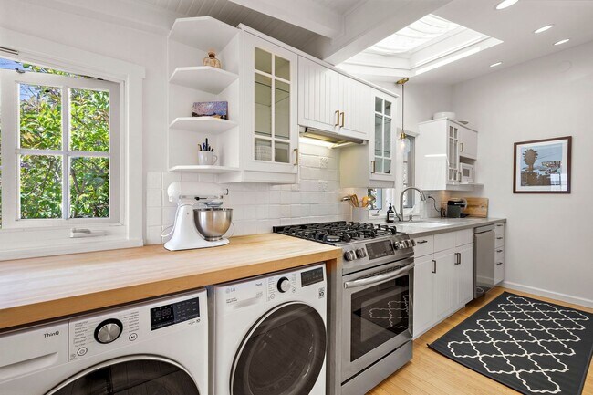 Foto del edificio - Woods Cove Furnished Cottage
