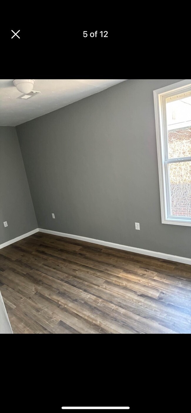 Building Photo - 404 1st St