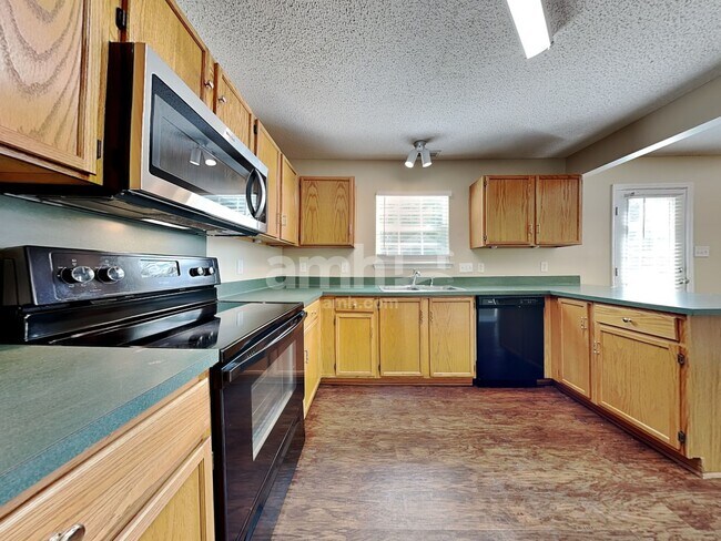 Foto del edificio - 4011 Cedarbark Dr