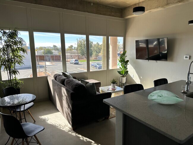 Foto del edificio - 1150 N 7th Ave