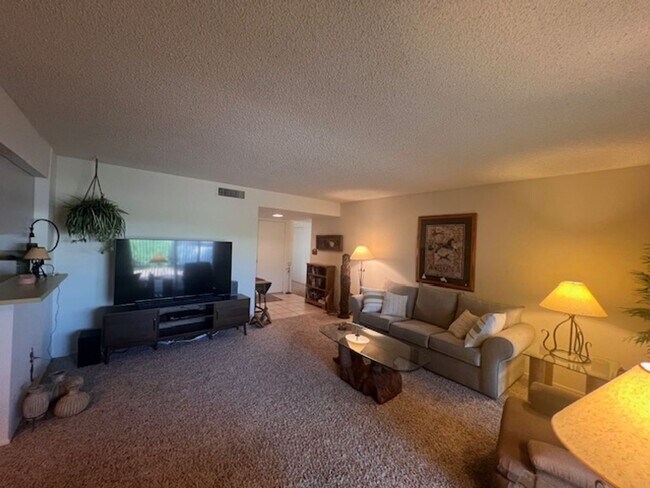 Building Photo - 25246 S Glenburn Dr