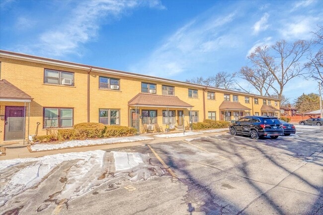 Foto del edificio - 18333 Wentworth Ave