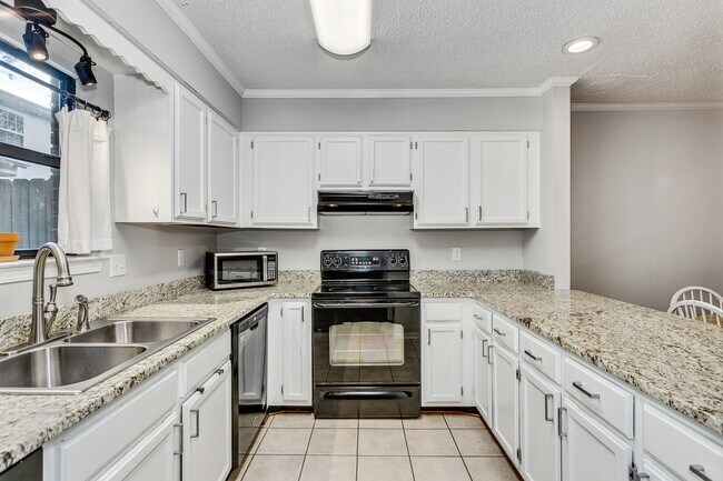 kitchen - 4615 Calle Arenoso
