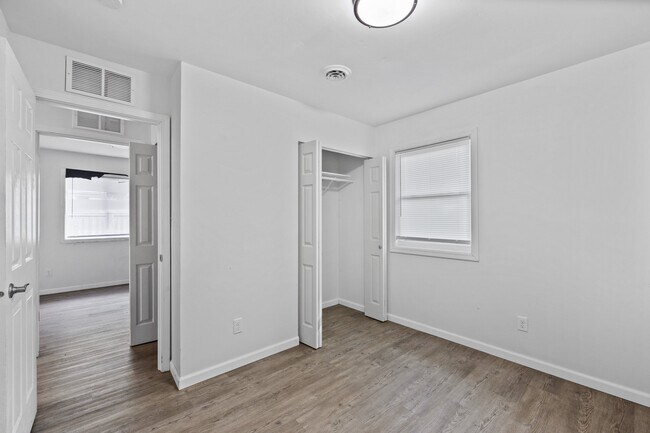 Building Photo - 1624 S Carlisle St