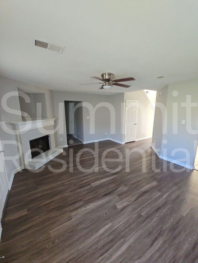 Foto del edificio - 4560 Longtree Ave