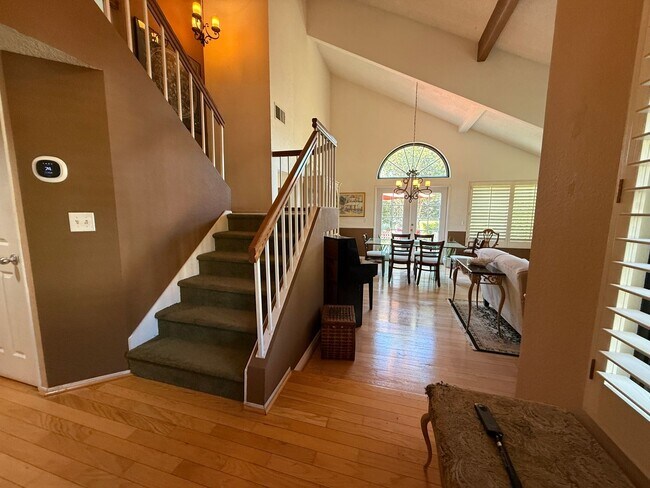 Building Photo - Fully Furnished Beautiful Home In Eastlake...