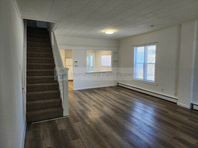 Foto del edificio - 749 Roberts Ct