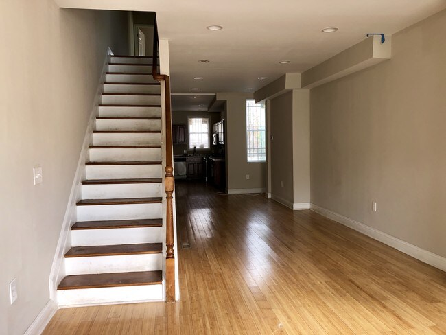 Building Photo - 1726 E Lafayette Ave