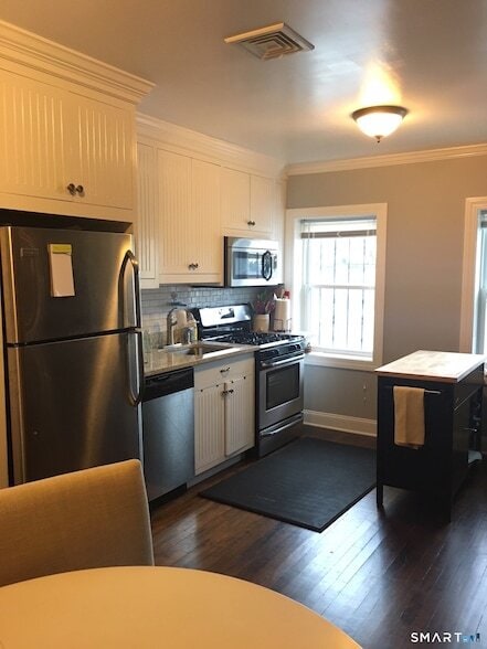 Building Photo - 69 Main St