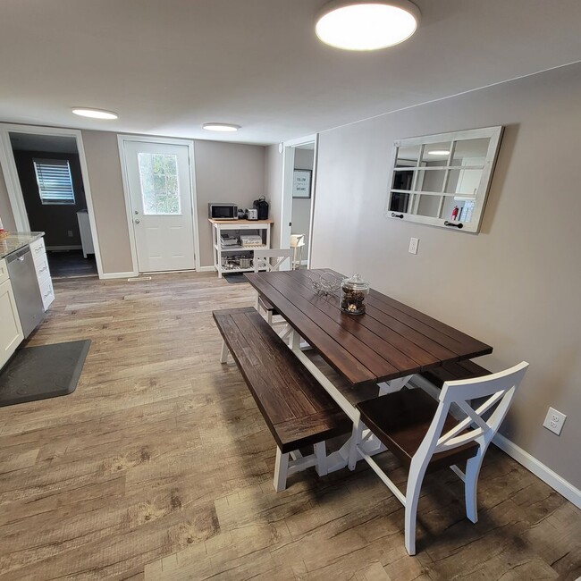 Building Photo - 4 Bed, 2 Bath Home for Lease-Furnished-Sparta,TN