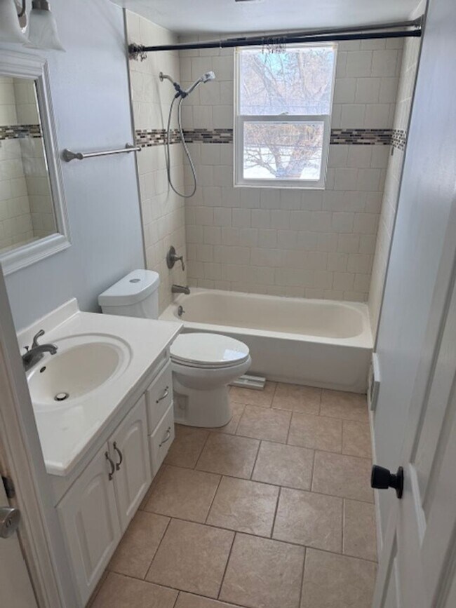 Building Photo - Move-In Ready 3Br 2Ba