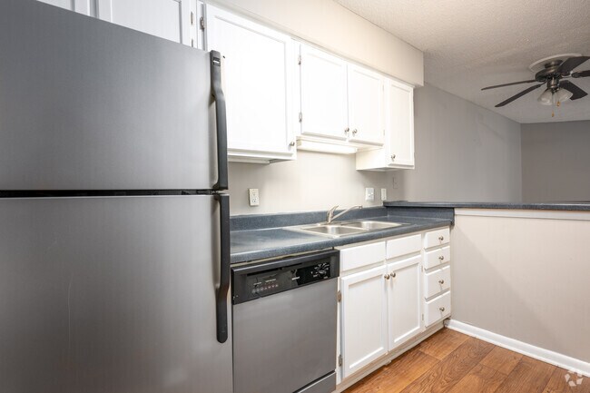 2 habitaciones, 2 baños, 915 pies cuadrados, cocina - Hunt Club Apartments, LLC