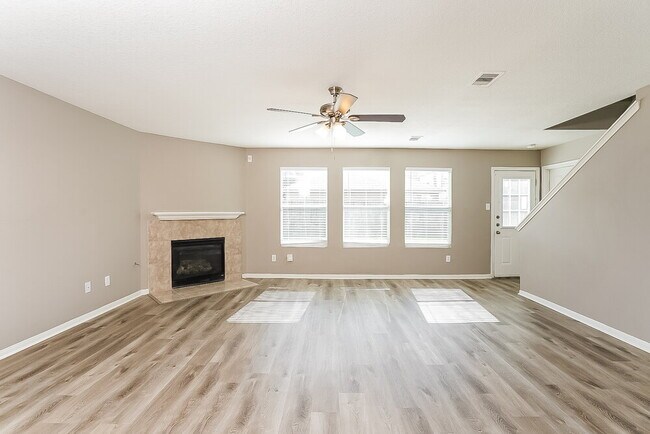 Foto del edificio - 3227 Barkers Crossing Ave