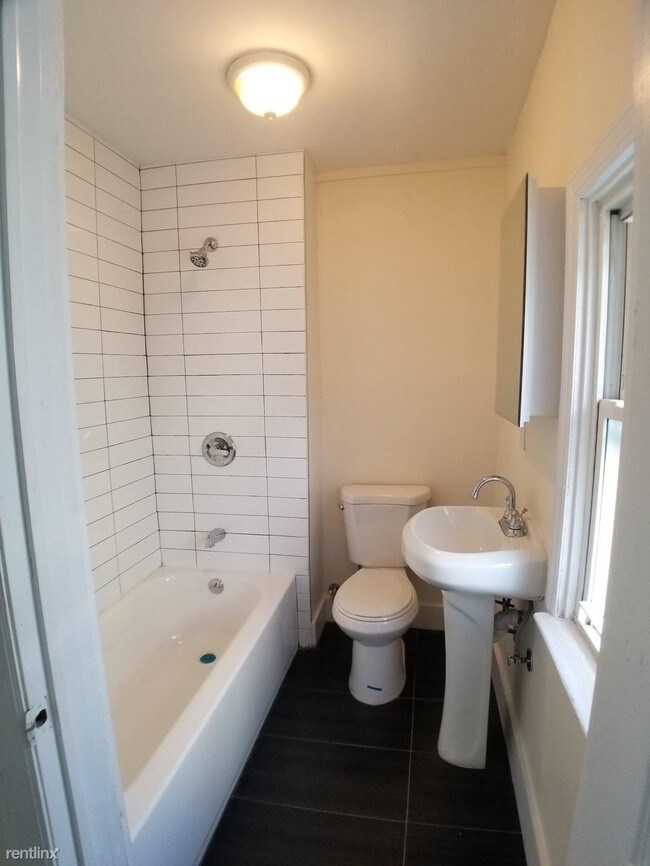 Building Photo - 5 br, 2 bath  - 105 Rose Ter Apt 2