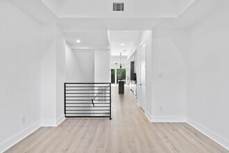 Building Photo - 1406 Valentine St